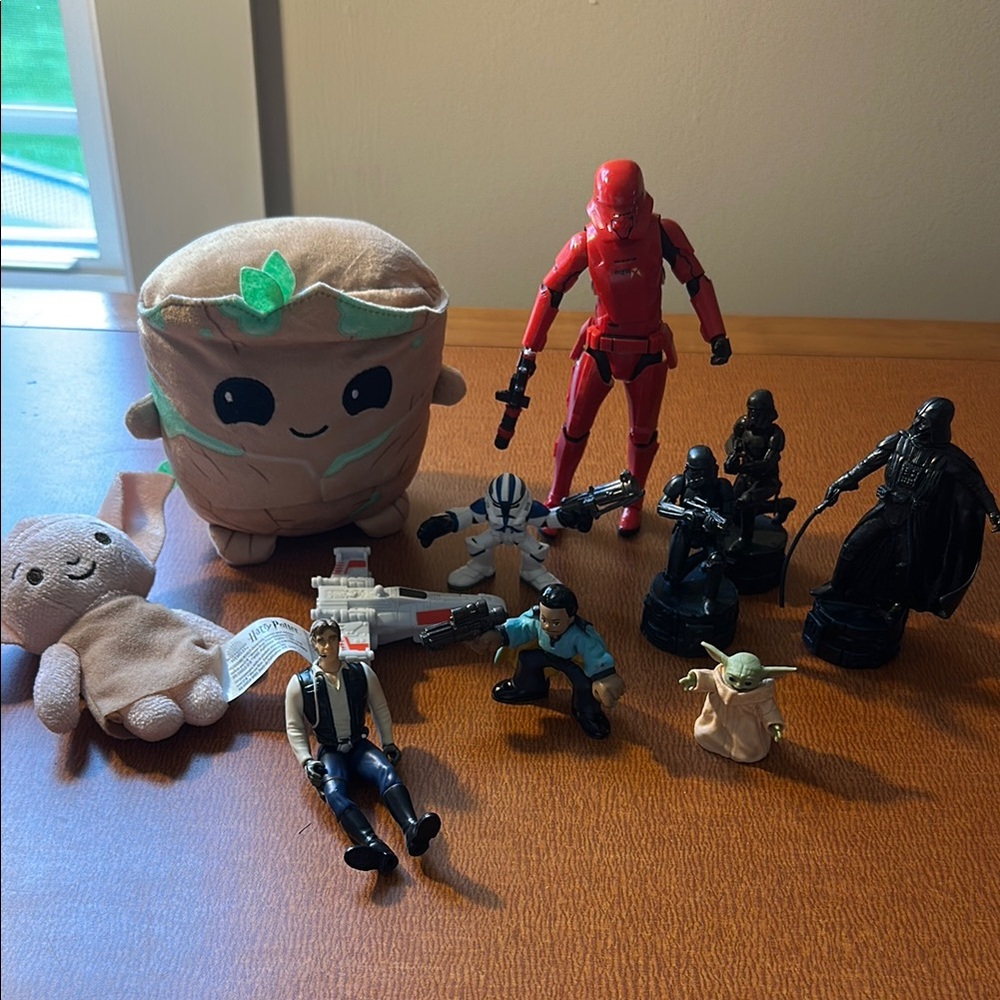 Star Wars Action Figure Set with Plush Toys